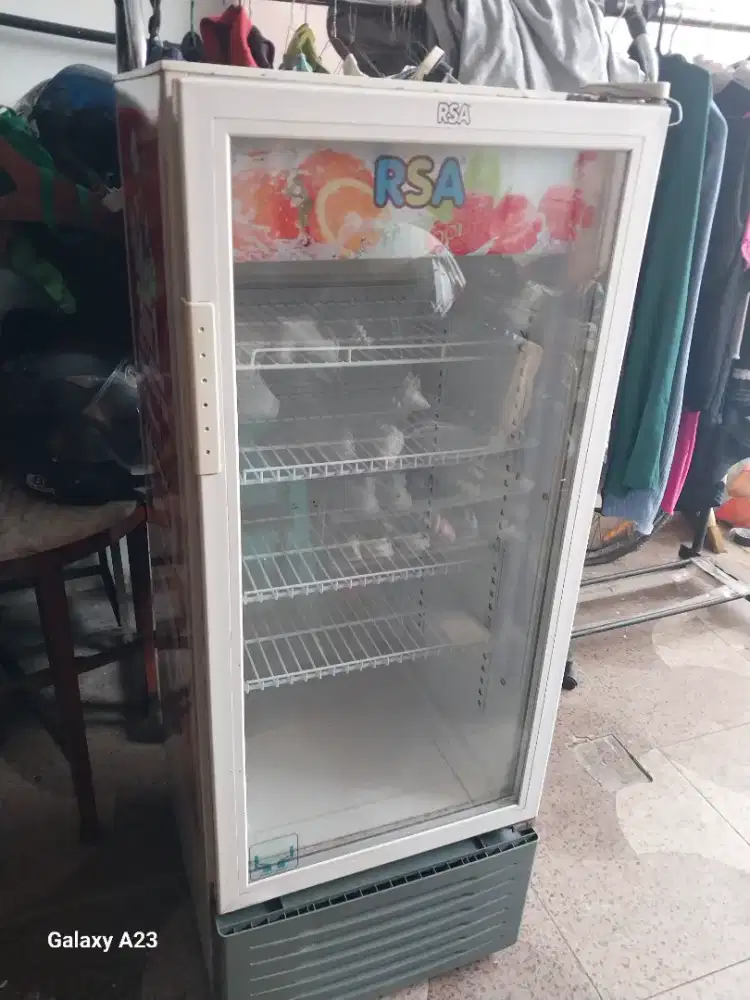 Di jual showcase second