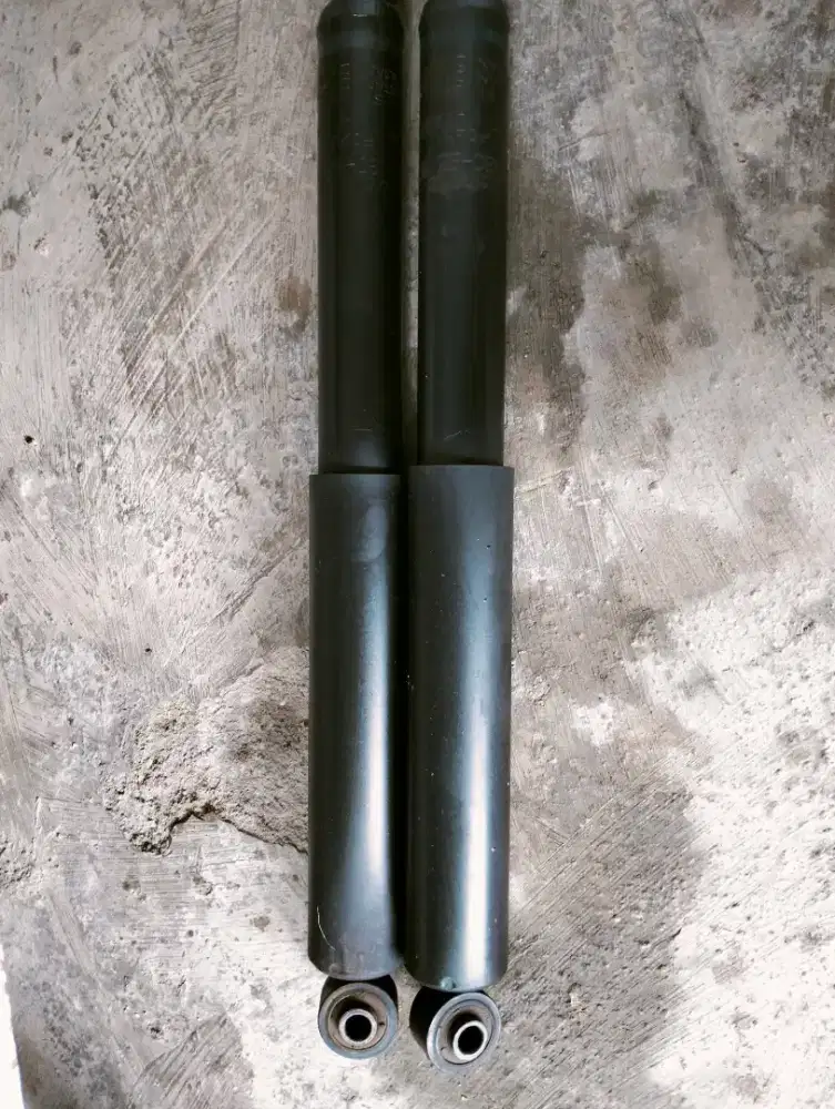 Shocbreaker Avansa belakang