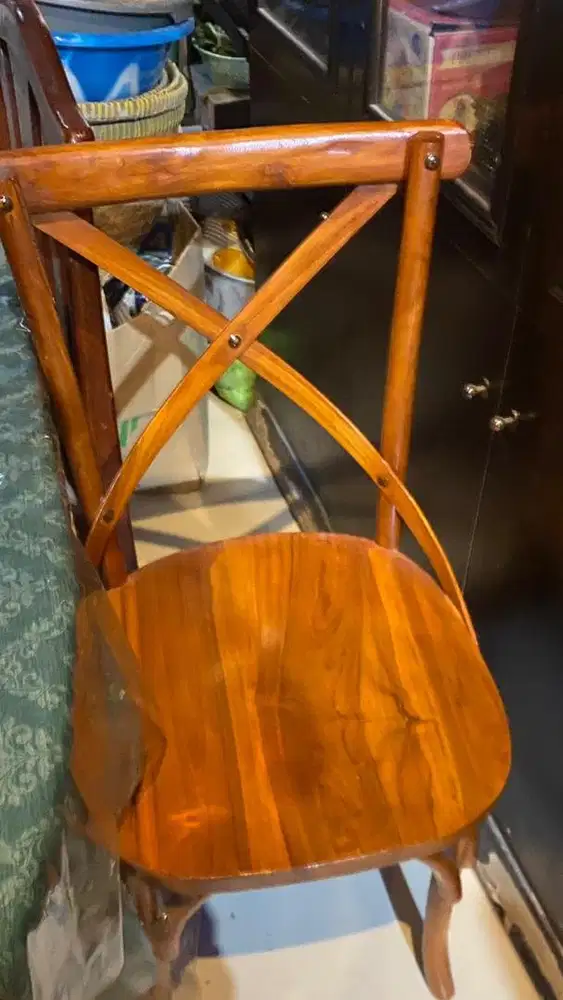 Kursi kayu jati dan pemanas makanan