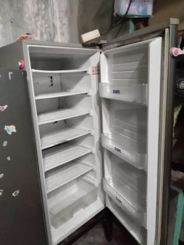Freezer Sharp bukaan depan