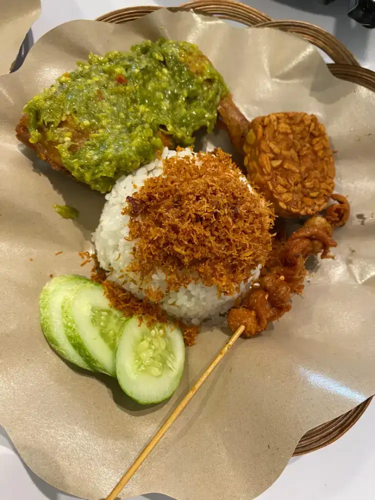 KARYAWAN AYAM PENYET CABE IJO