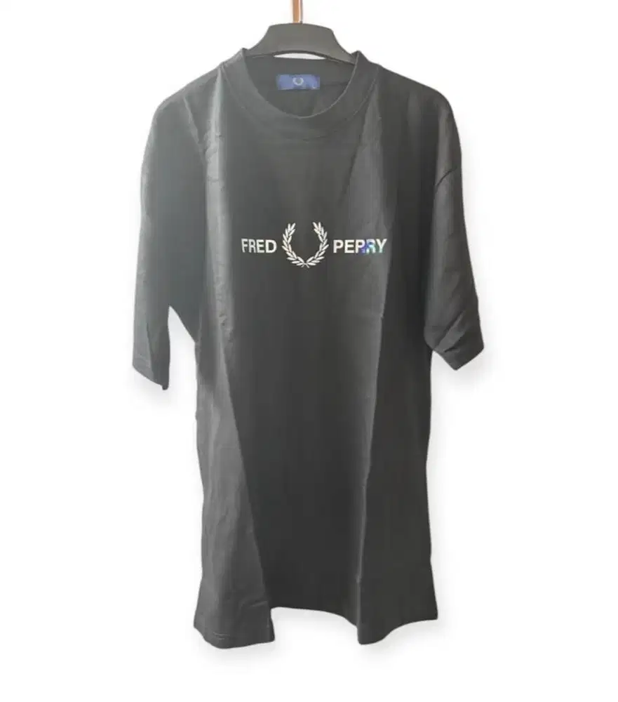 Kaos preloved bal hitam 80x60 hologram Fred Perry