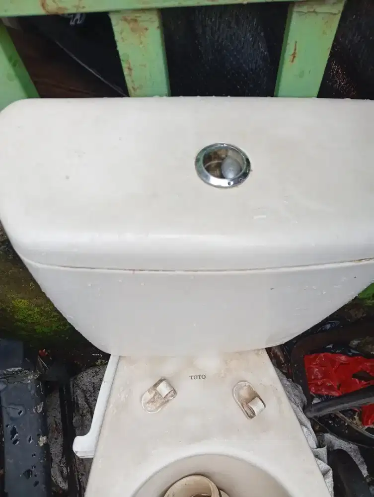 Jual kloset merk totok minus tutup nya pecah
