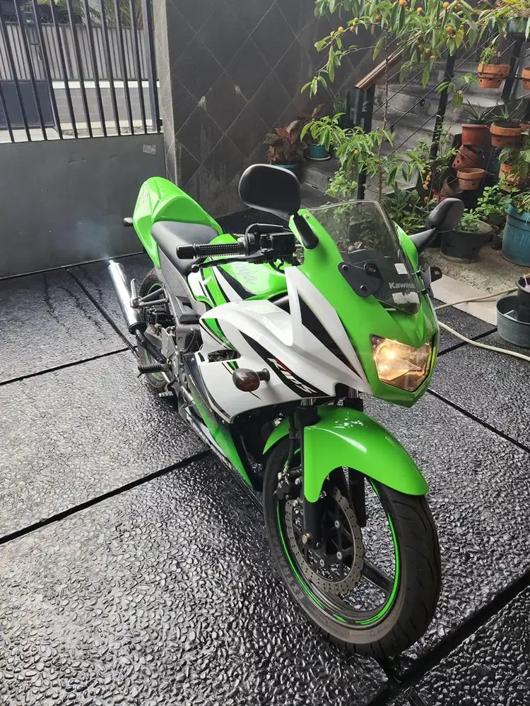 Kawasaki Ninja 150RR 30anniversary