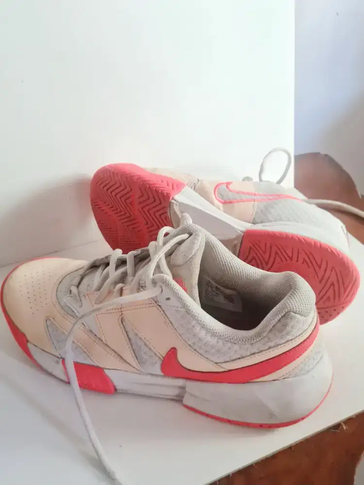 Sepatu Tenis / Tennis Shoes