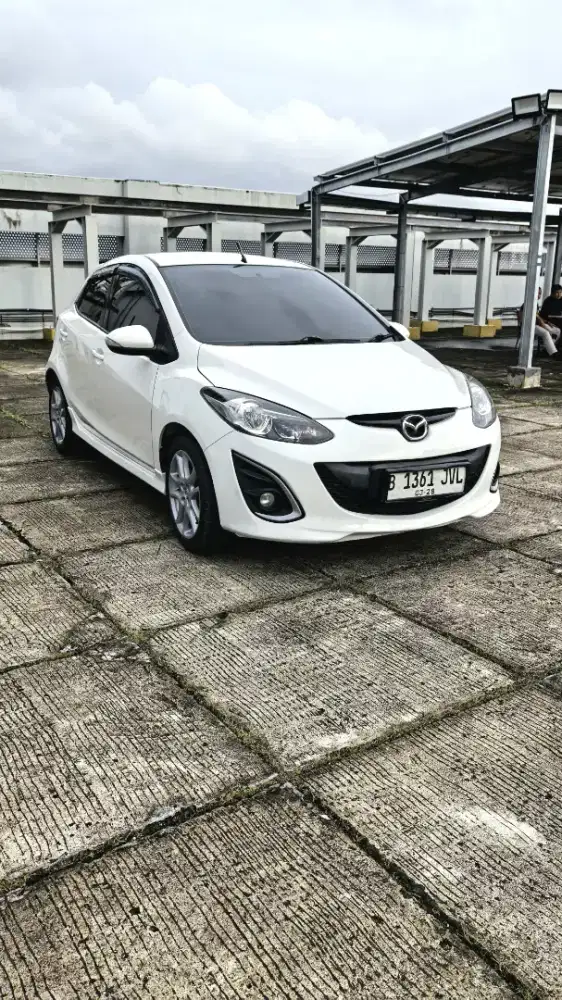 MAZDA 2 R 2013 MATIC TERMURAH GARANSI MOBIL BEBAS BANJIR TABRAK