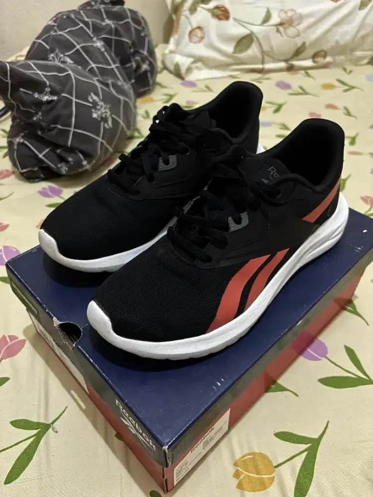 Sepatu reebok/outdoor