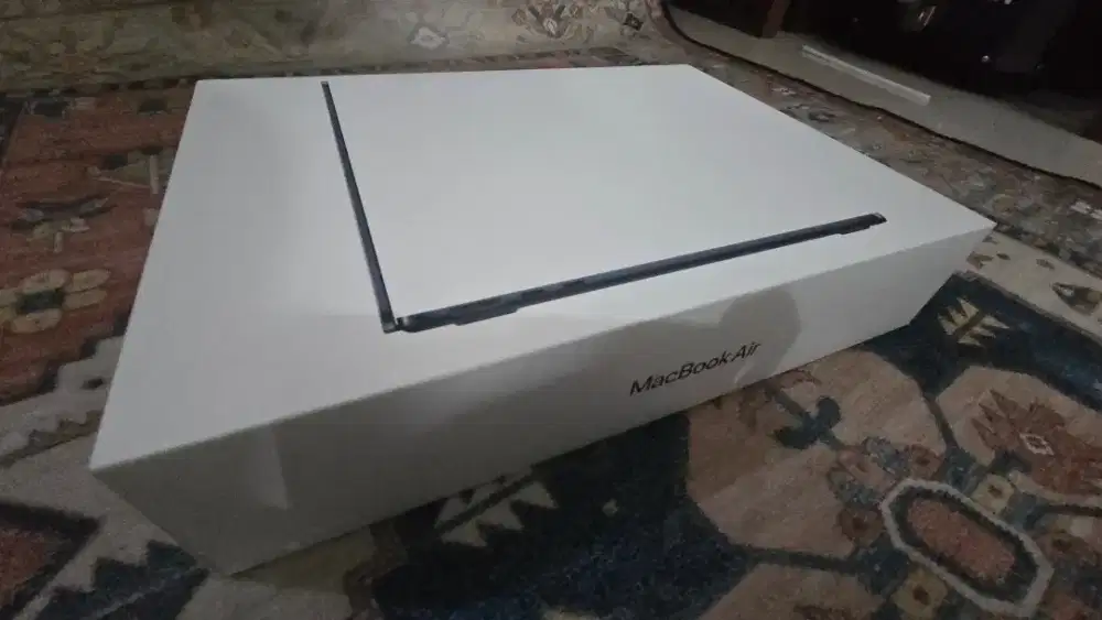 Macbook air  M2 13 inchi