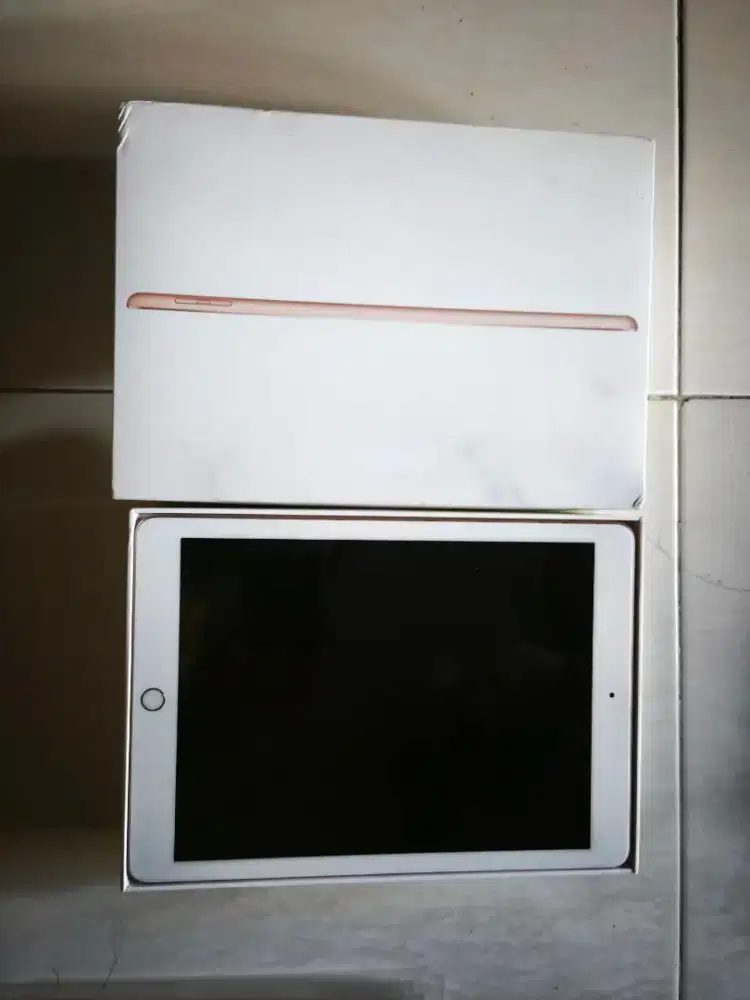 Dijual iPad gen 6, 32GB, gold