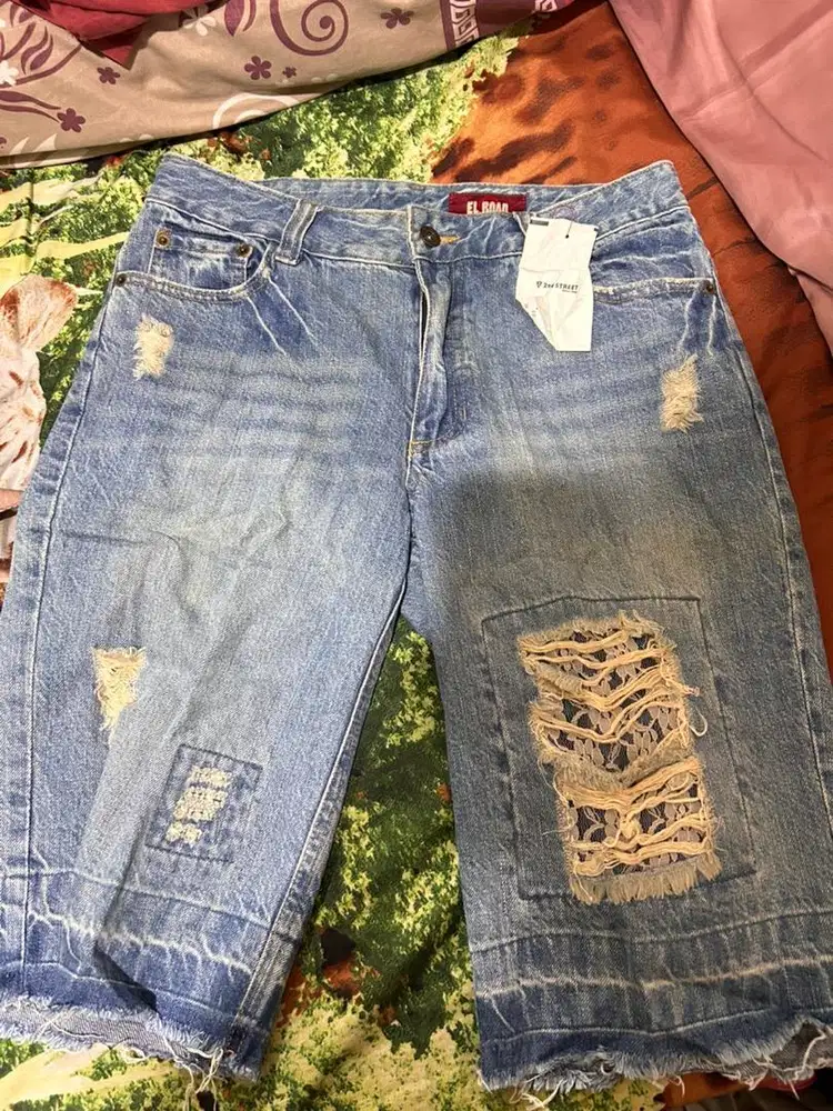 Ripped jeans wanita selutut