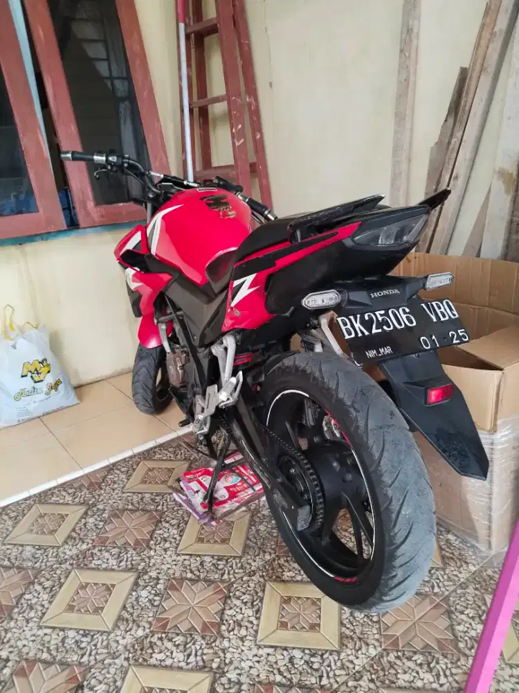 Di JUAL CEPAT SEPEDA MOTOR CB150R 2019