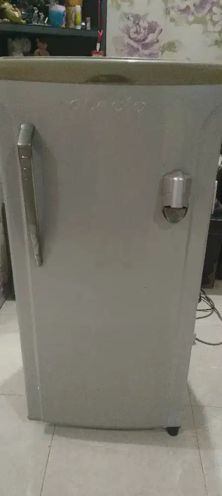Kulkas 1 pintu toshiba siap pakai