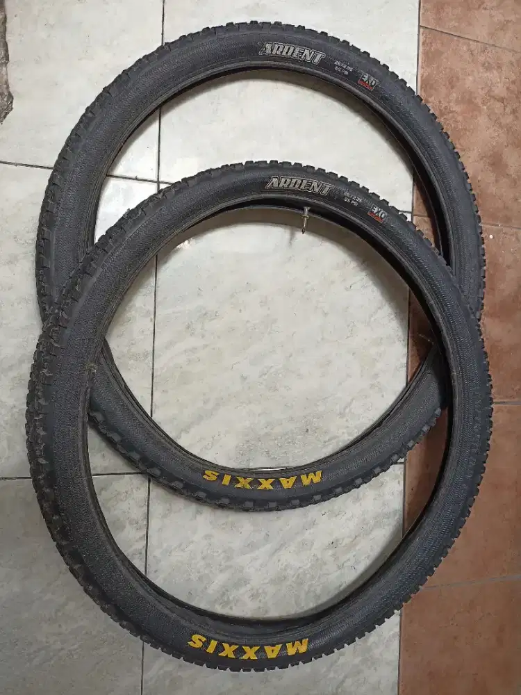 Sepasang ban luar +dlm maxxis ardent 26x2.25 layak pake