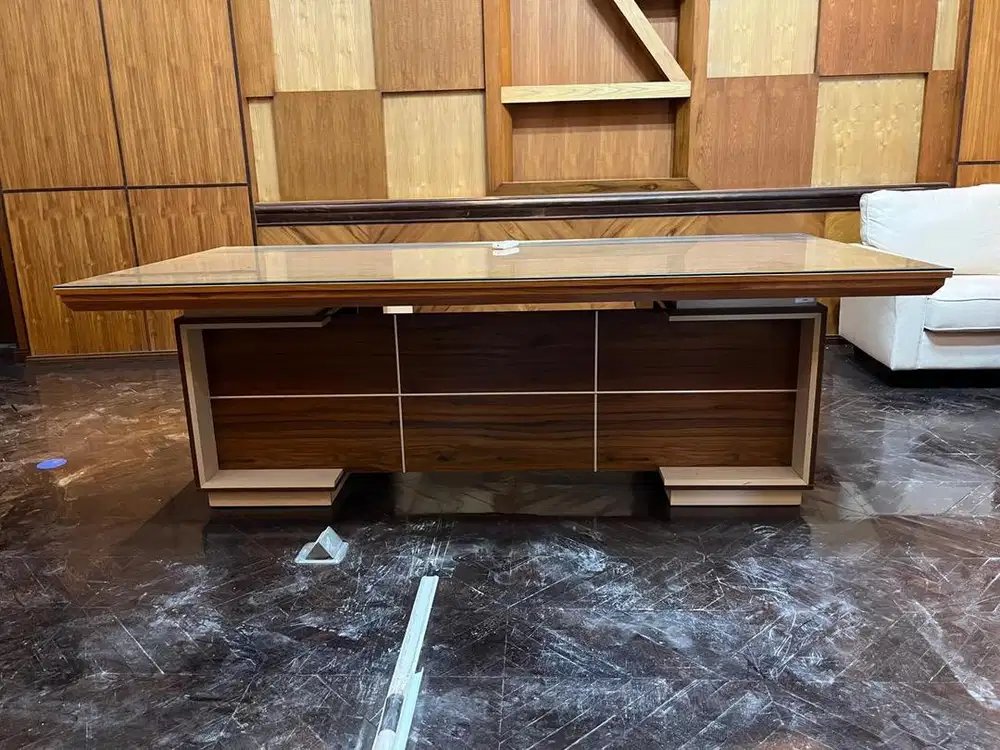 Di jual meja direktur dan sofa full set