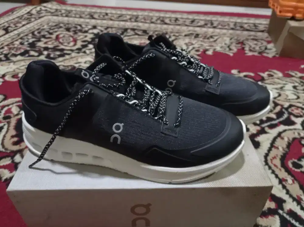 Sepatu Oncloud black