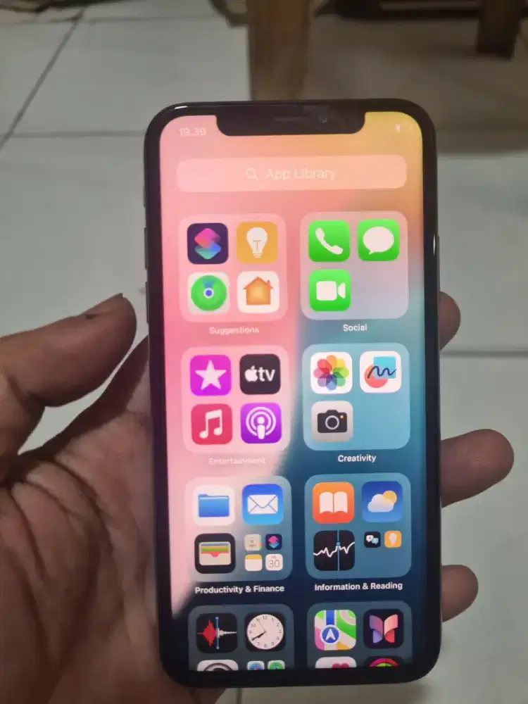 Dijual iphone XS 64gb normal warna gold mulus siap pakai semua kartu