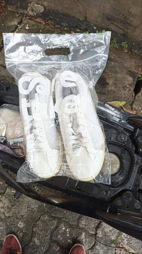 adidas mens Cloudfoam Advantage CL Sneakers