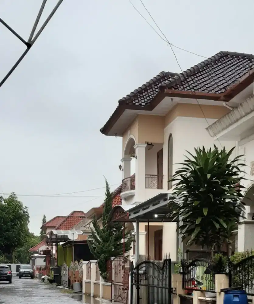 DISEWAKAN / DIKONTRAKKAN RUMAH CANTIK & MEWAH BISA UNTUK KANTOR