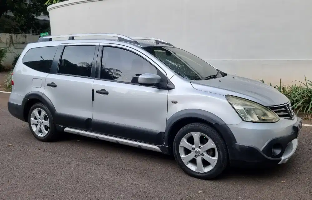 Nissan Grand Livina 1.5 XGEAR AT 2014 Silver Istimewa Skali Sgt Antik