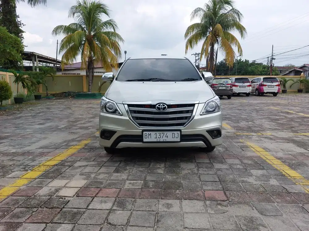 Dijual kijang innova G solar manual 2014 dp 30jt