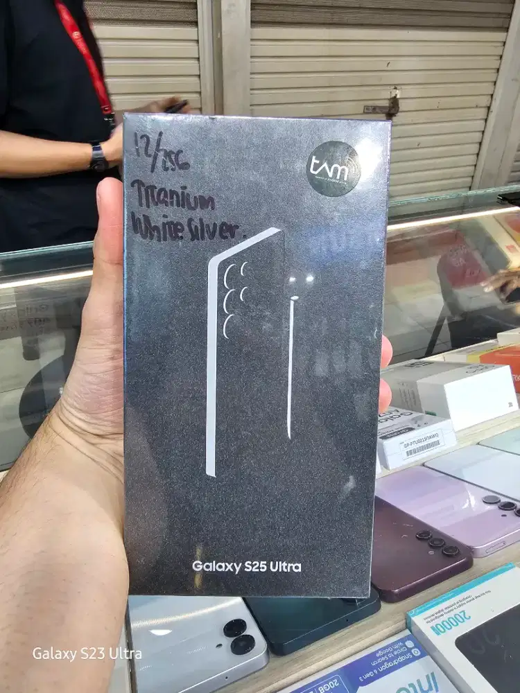 SAMSUNG S25 ULTRA RAM 12/256GB SEGEL BOX GARANSI RESMI 1 TAHUN