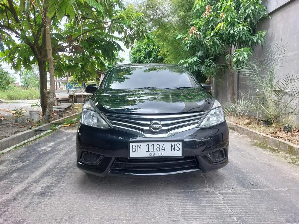 Dijual grand livina manual 2013 dp 10jt