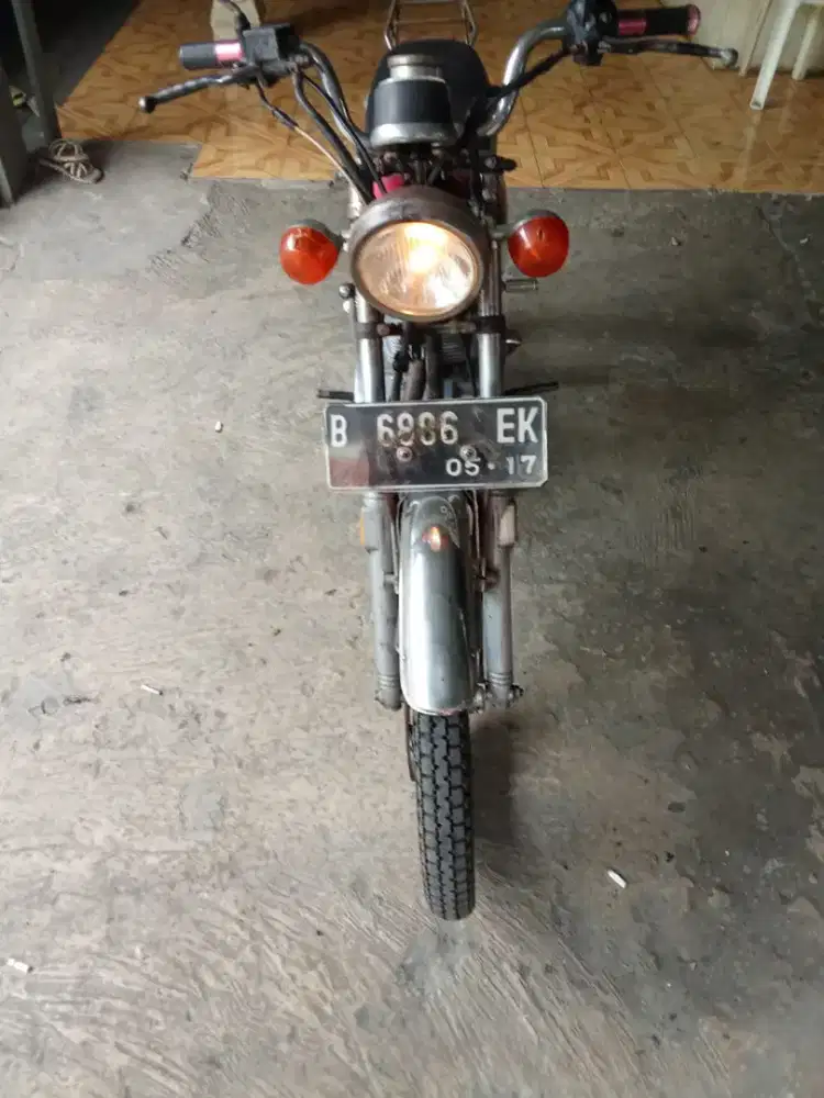 Dijual motor cb 125 tahun 1978 surat lengkap siap pakai jarak jauh