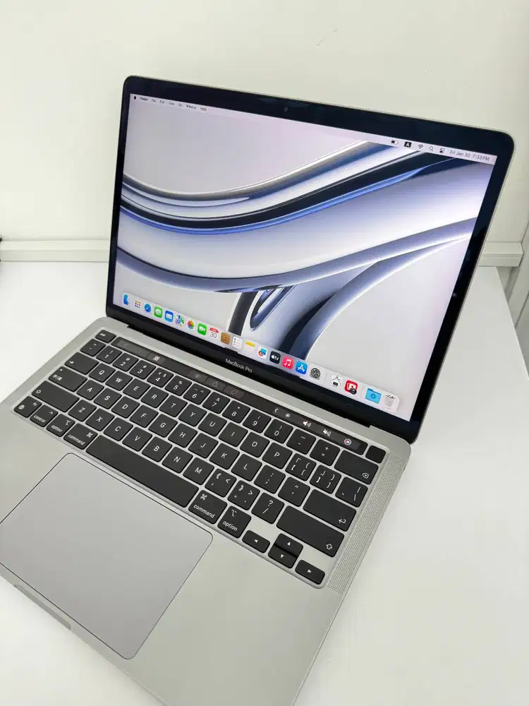 Macbook Pro 2020 • M1 • 8/256GB