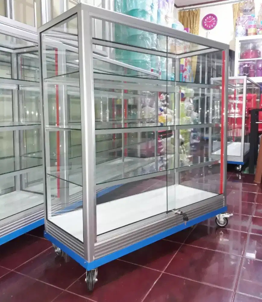 Etalase 1Mx1M Pakai Roda & Kunci