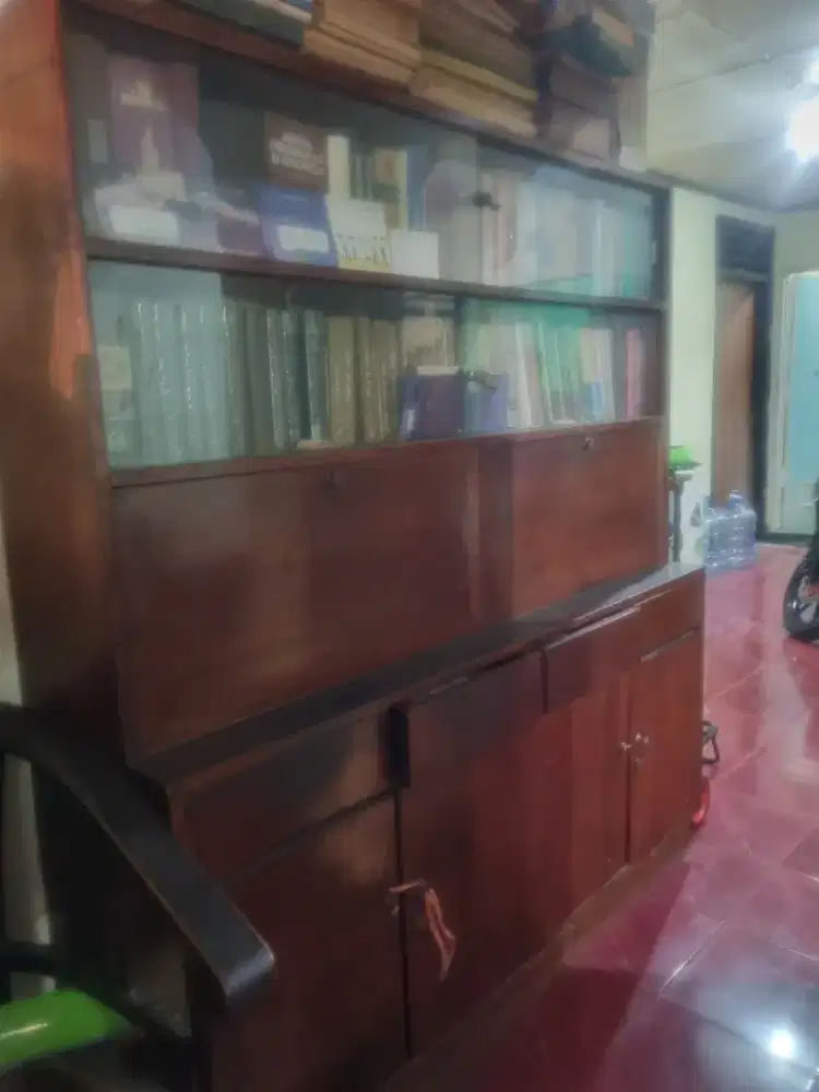 Lemari belajar kayu jati