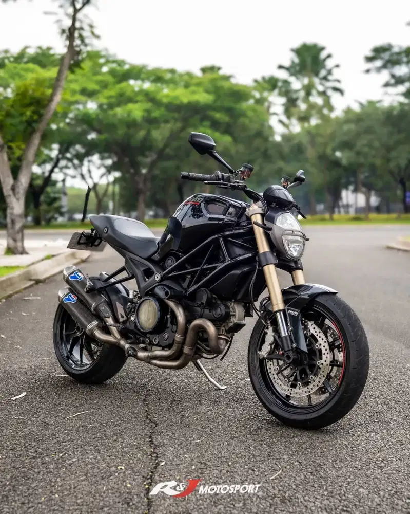 Ducati Monster 1100 Evo 797 Hitam Knalpot NIK 2012 Termignoni
