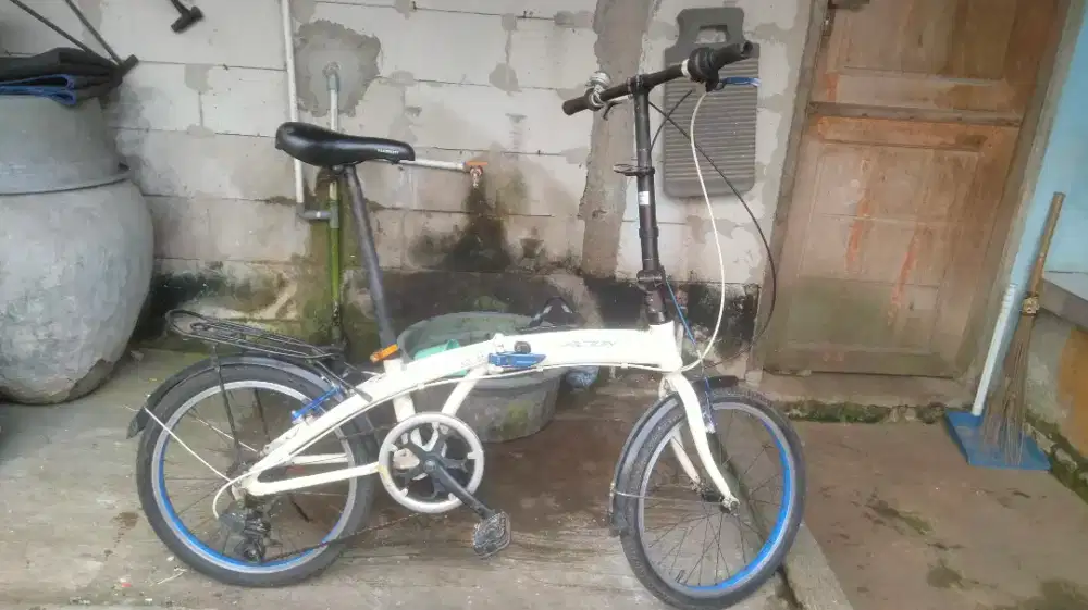 Di jual sepeda lipat uk 20 aloy siap pake