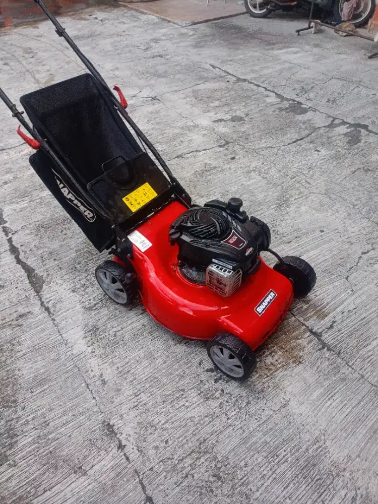 Mesin pemotong rumput