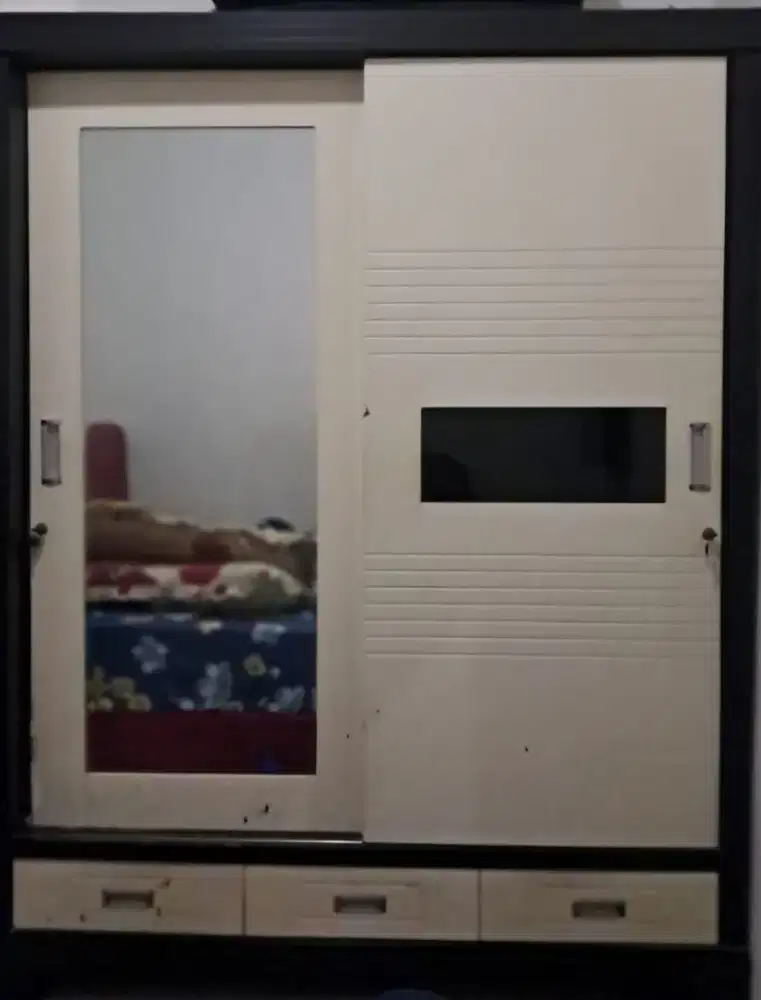 Dijual 1 lemari pakaian