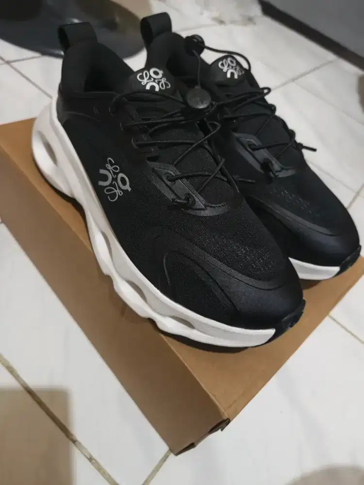 Sepatu Ranning on cloud