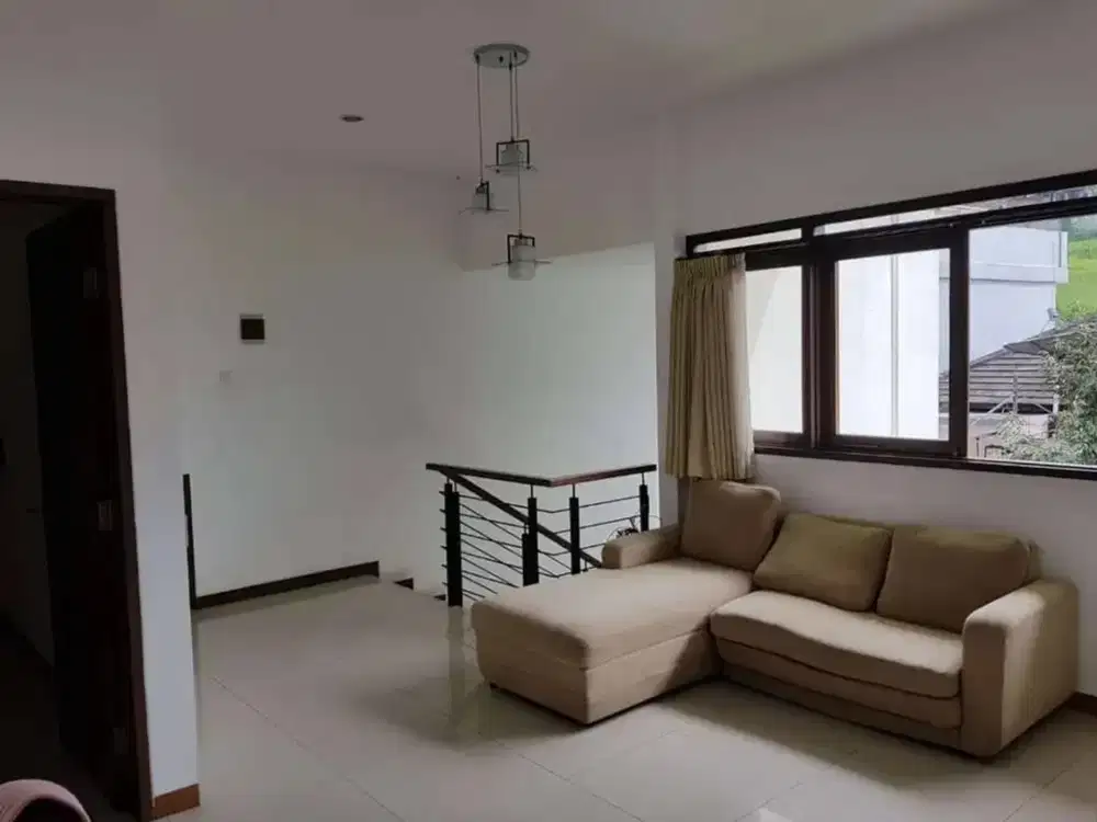 Disewakan rumah di komplek Cipaku Indah Setiabudi