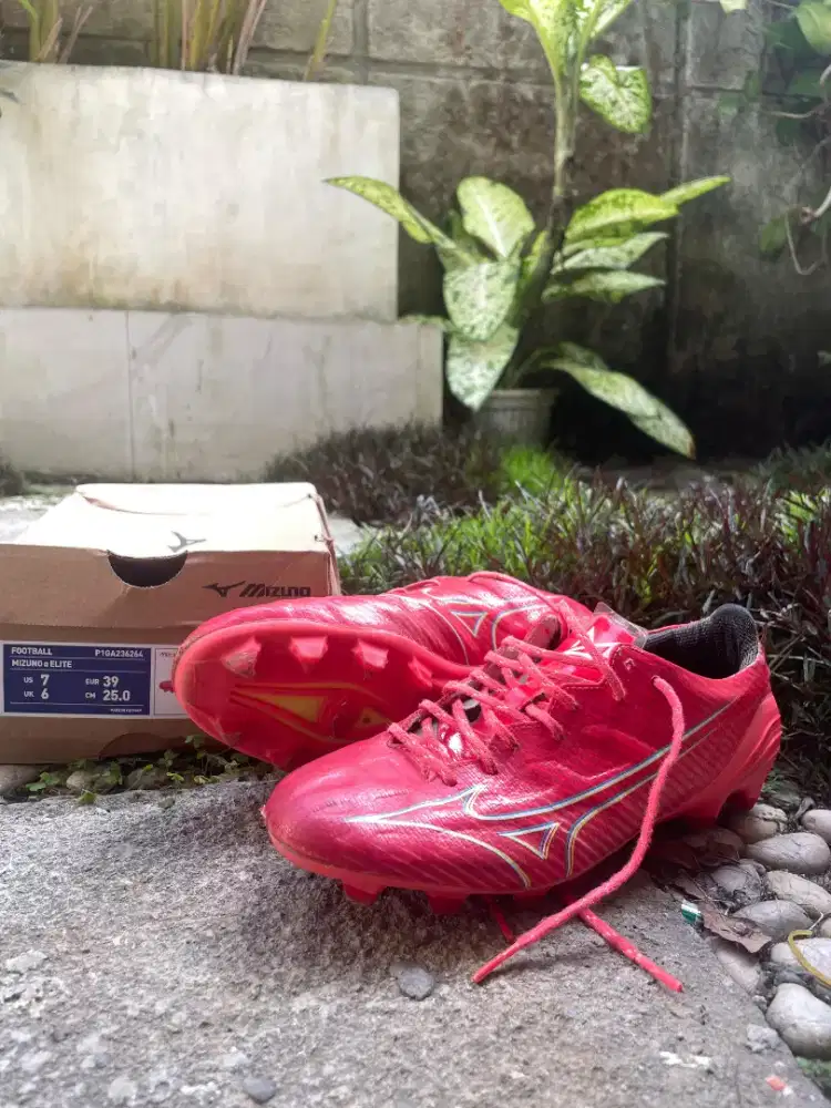 Sepatu bola mizuno alpha elite