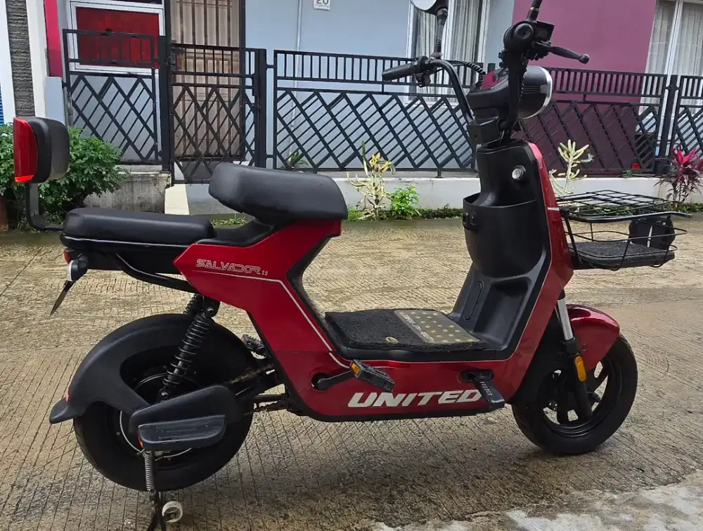 Dijual Sepeda listrik United Salvador 2.0,  jarang dipakai, mulus 90%