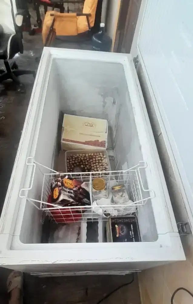 Jual freezer Merc RSA kapasitas 450 liter baru di pake setengah thn