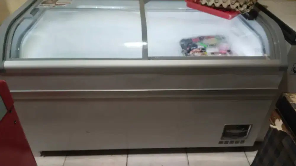 Di jual aja freezer gea 500L dan 300L