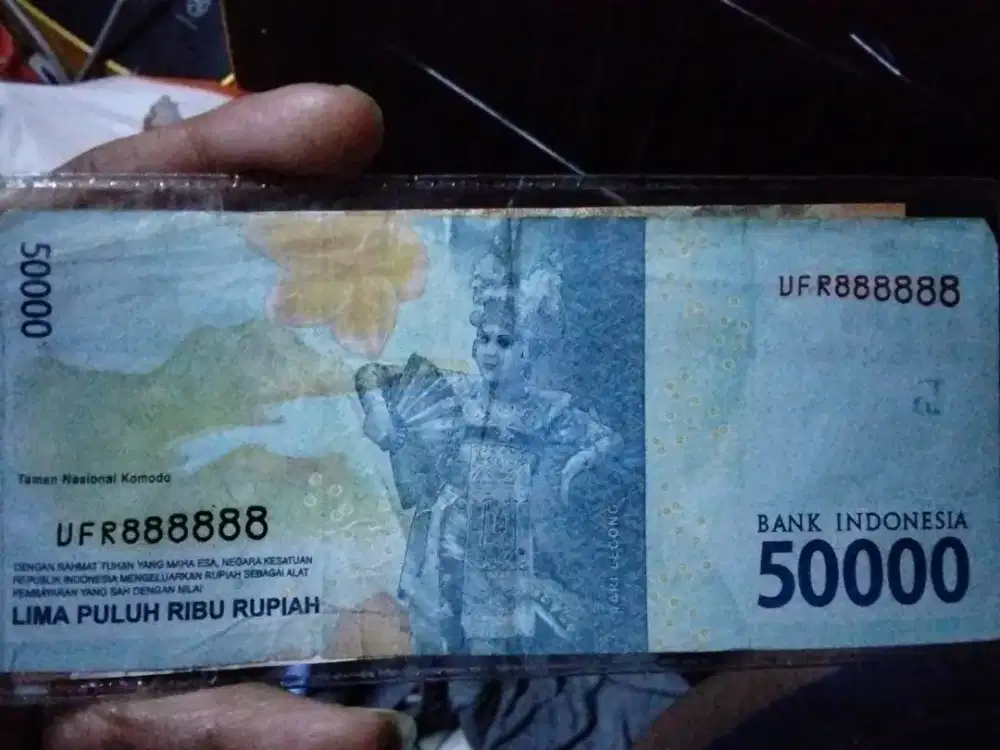 Uang kertas dengan nmor seri kembar lima kali dengan angka  8