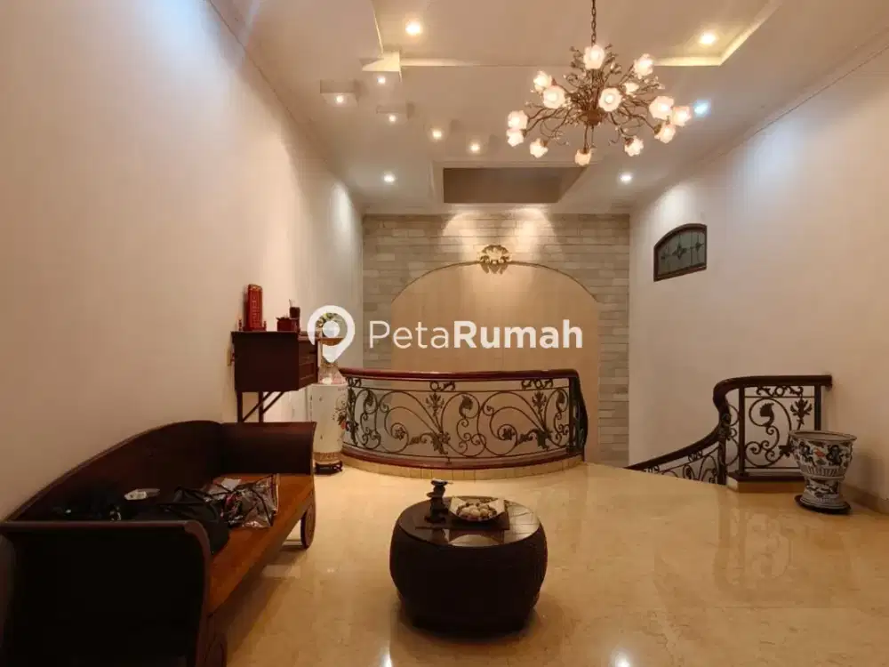 DIJUAL RUMAH DI JALAN ANGGREK KOMPLEK GRIYA RIATUR (MAICHAEL)