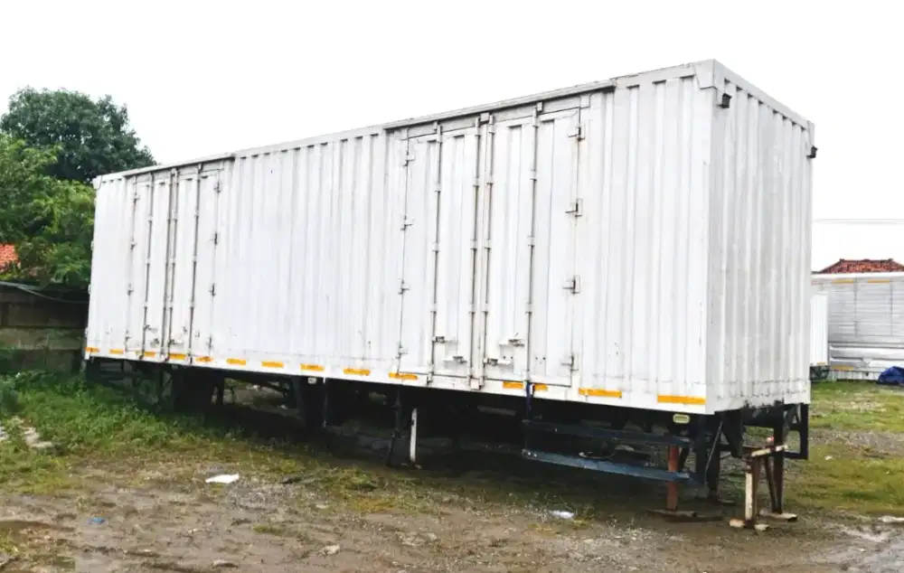 MURAH Box besi tronton 6x2 UD Trucks Quester Nissan axor bok