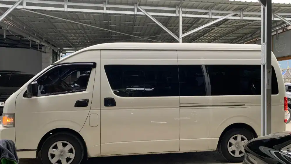 Toyota Hiace comuter
