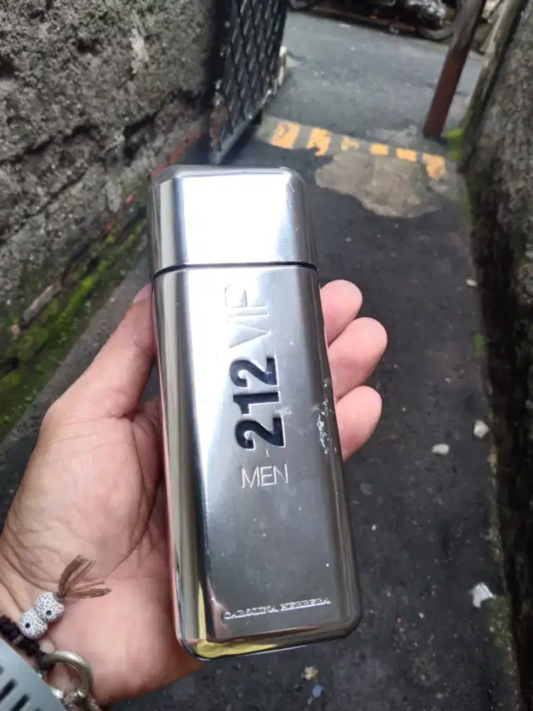Parfum botol Carolina Herrera 212 man