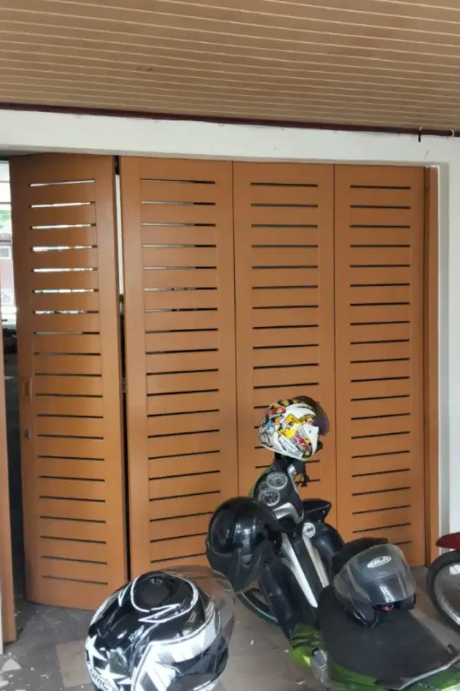 Pintu garasi besi WINA 4 daun