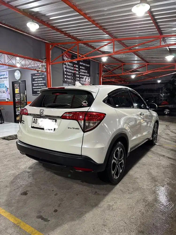 Di jual Mobil HRV 1.5L E CVT kondisi mulus,Jarang di pakai, KM Rendah