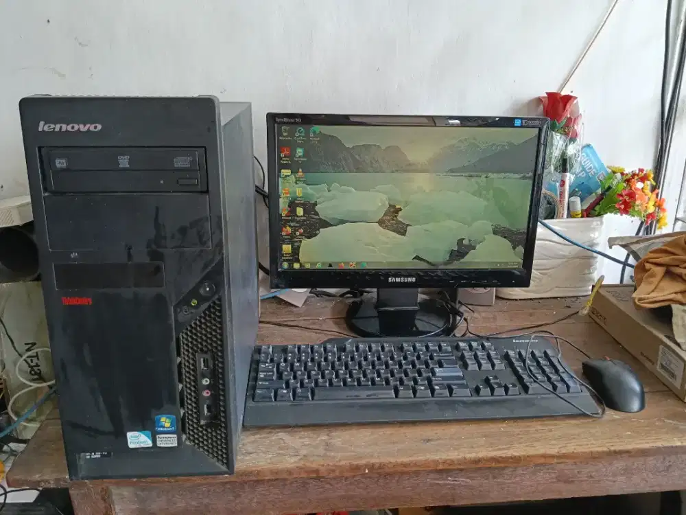 LENOVO CPU + Monitor Samsung 19inch