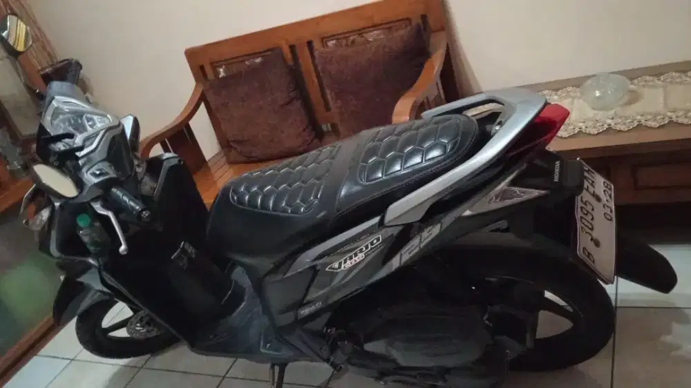 Vario kzr 125 warna ungu