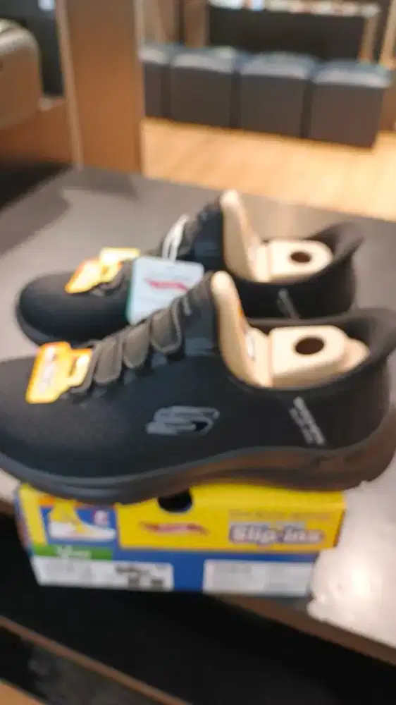 Sepatu skechers